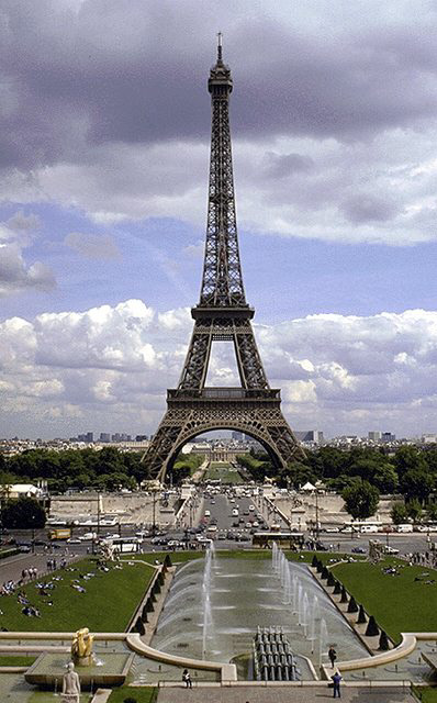 Torre Eiffel: 2 aos